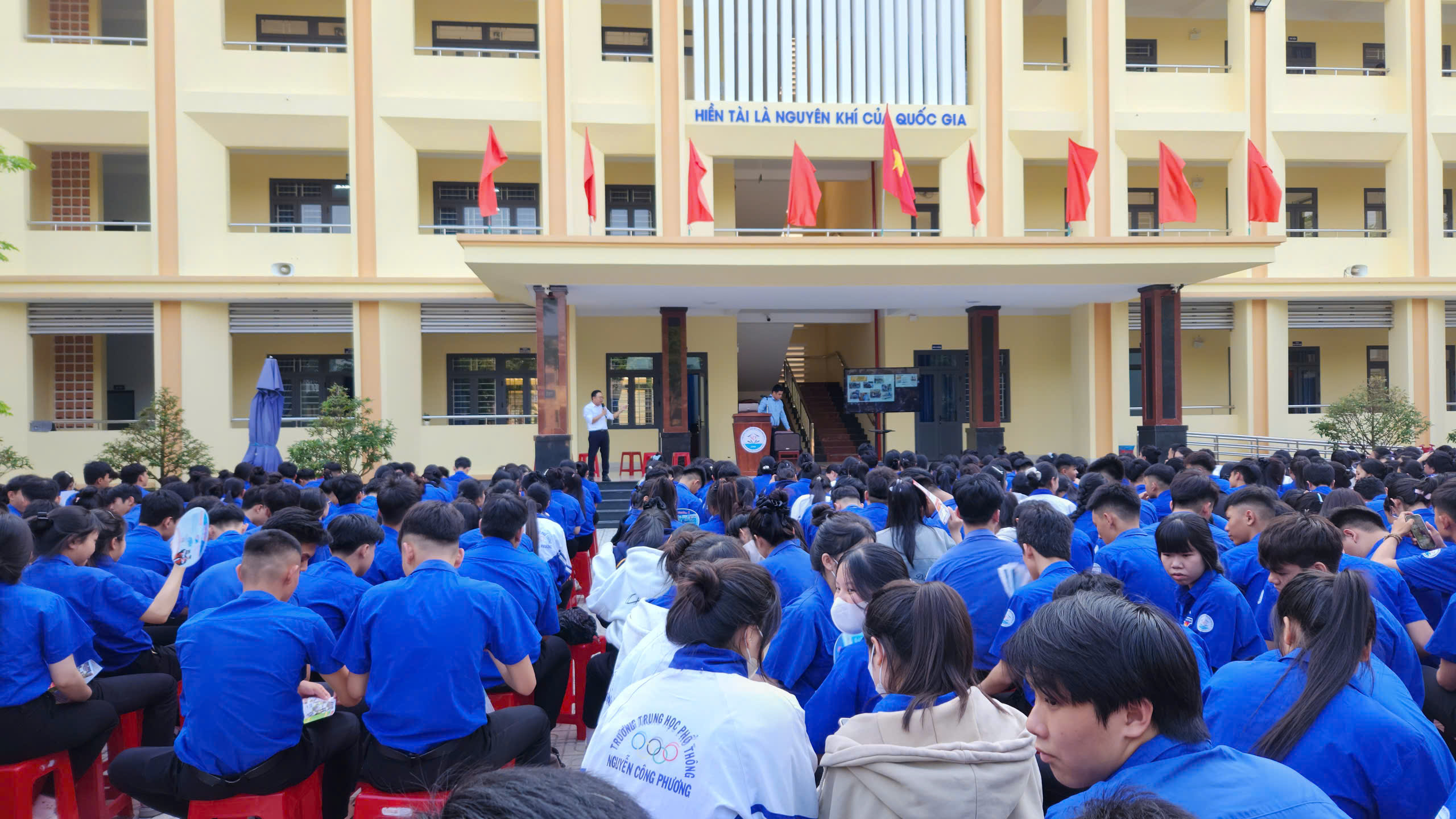 QUAN CẢNH TRƯỜNG NCP.jpg